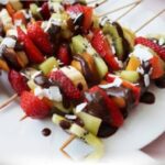 brocheta de frutas